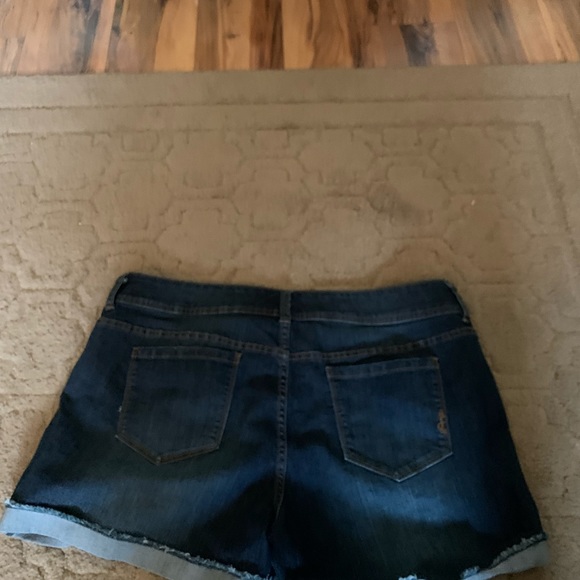 Women’s Jean Shorts-Size 16 - Picture 2 of 4